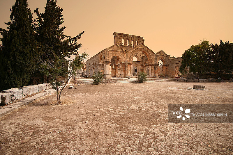 叙利亚圣西缅柱子教堂的沙尘暴图片素材