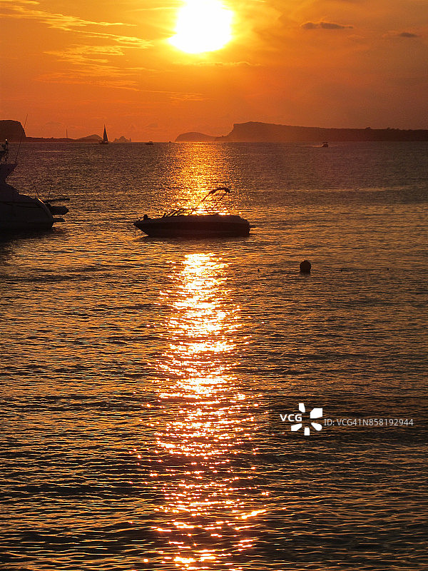 船和日落图片素材