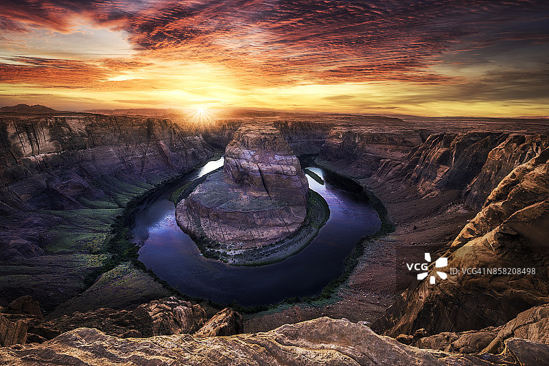 马蹄湾的壮丽日落图片素材