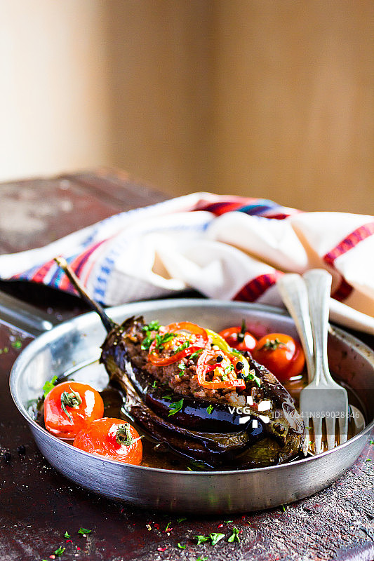 烤茄子酿猪牛肉末胡萝卜甜椒番茄图片素材