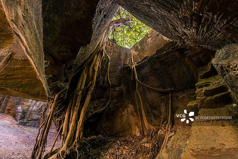 洞穴入口图片素材