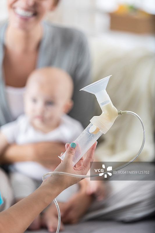 吸奶器特写图片素材