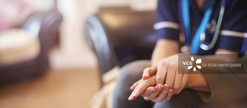 护士安慰病人图片素材