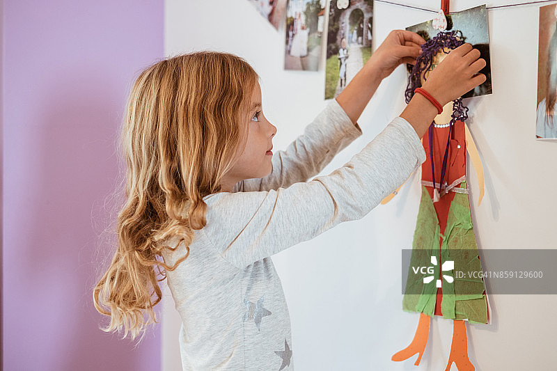 我的纸娃娃可以留在这里图片素材