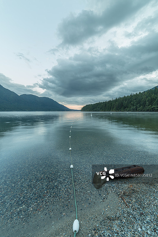 日落时分的阿卢埃特湖图片素材