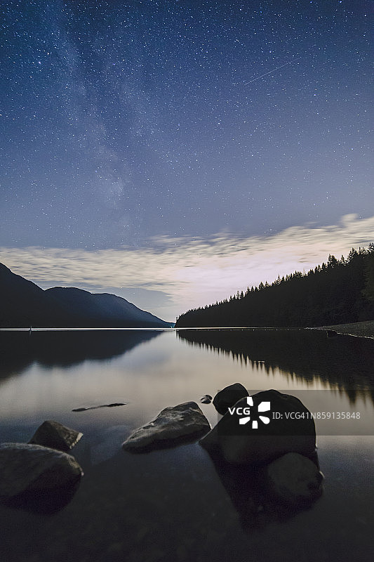 夜幕下的云雀湖图片素材