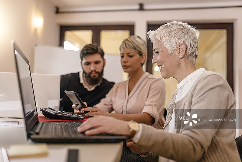 工作中的开发者图片素材