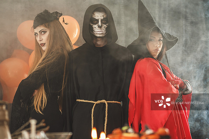 烟雾缭绕的房间图片素材