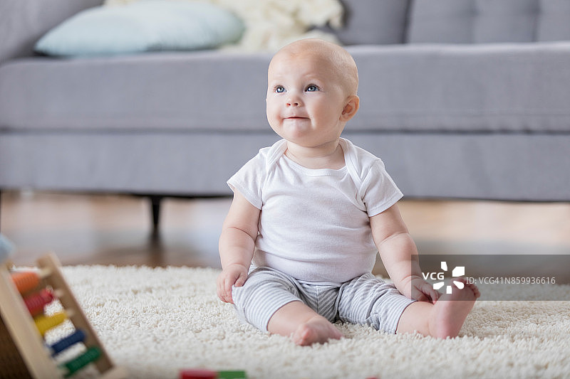 可爱的女宝宝图片素材