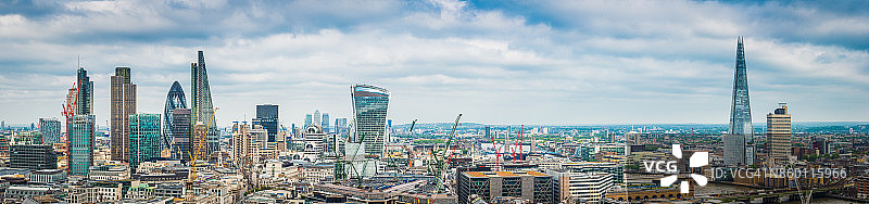 英国伦敦金融城的摩天大楼和碎片大厦鸟瞰全景图片素材