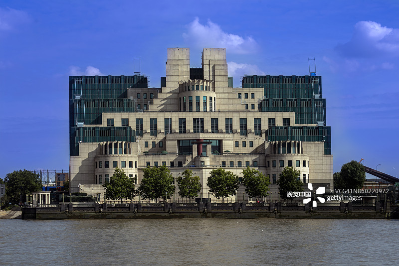 阿尔伯特堤岸：军情五处，米尔班克河巴士到伦敦桥图片素材