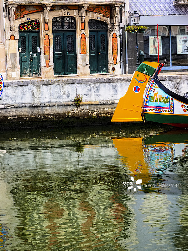 阿威罗市中心历史悠久的装饰艺术风格房屋图片素材