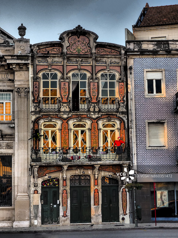 阿威罗市中心历史悠久的装饰艺术风格房屋图片素材