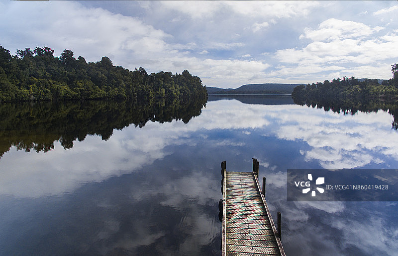 新西兰南岛西海岸马普里卡湖鸟瞰图图片素材