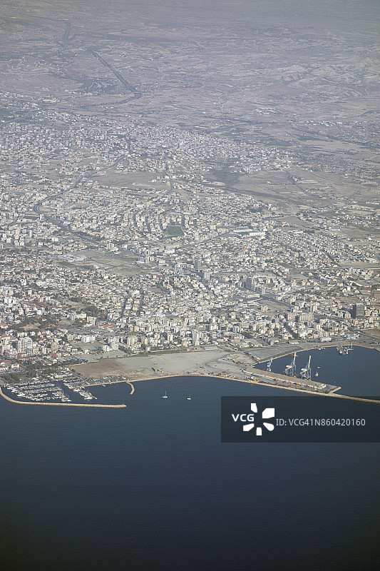 2017年 希腊塞浦路斯拉纳卡地区飞机舷窗航拍景观图片素材