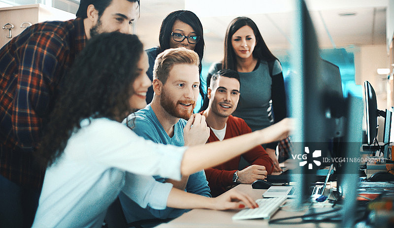 工作中的网页设计师图片素材