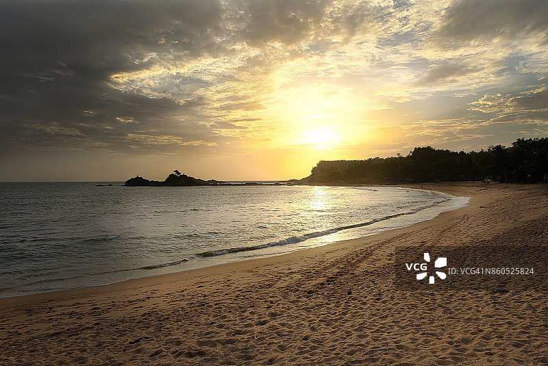 印度卡纳塔克邦戈卡尔纳的库德尔海滩图片素材