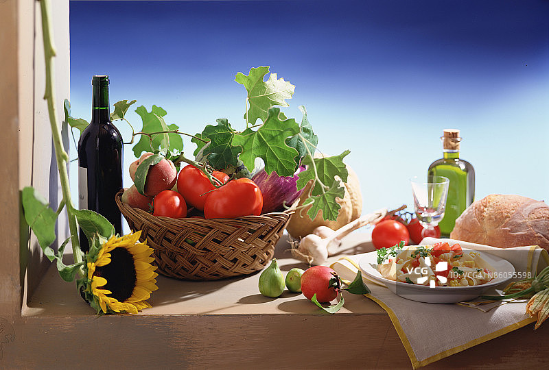 帕帕德莱意面配番茄玉米图片素材