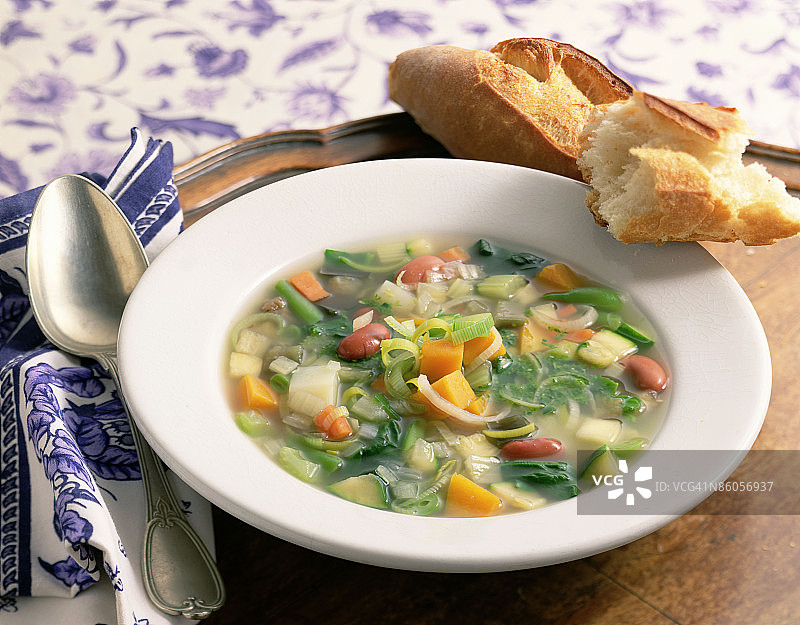 韭葱蔬菜汤图片素材