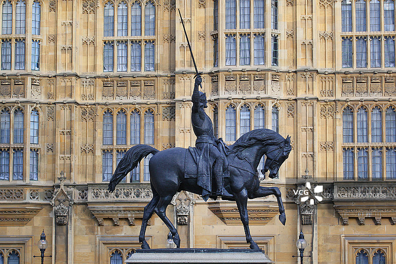 伦敦的英国理查德一世骑马雕像图片素材