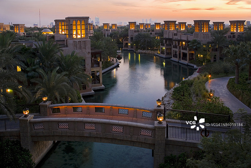 阿拉伯联合酋长国迪拜Al Qasr酒店及运河图片素材