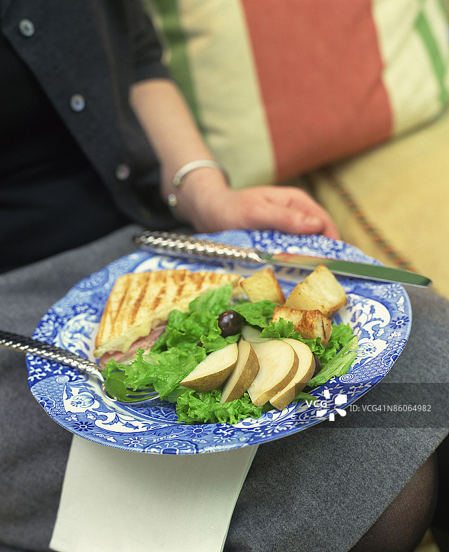 搭配沙拉的克罗克先生三明治图片素材