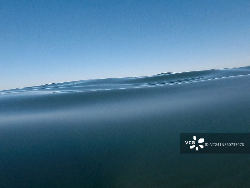 加利福尼亚州圣地亚哥拉霍亚海岸平静的太平洋图片素材