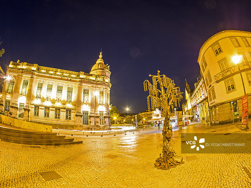 布拉加葡萄牙银行大楼的傍晚灯光图片素材