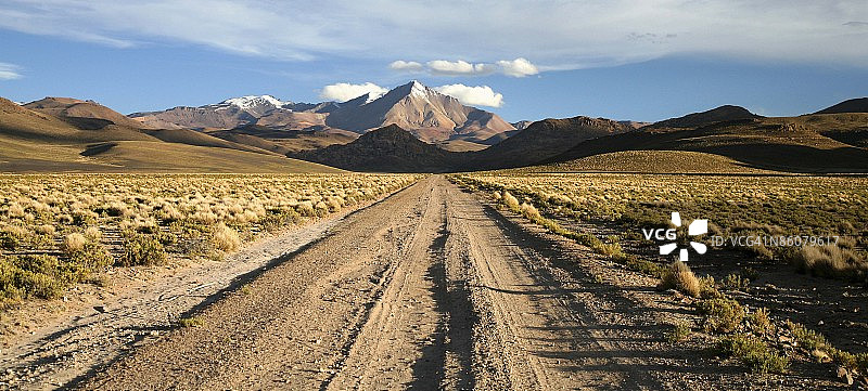 玻利维亚的泥路图片素材
