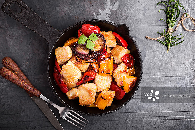 烤鸡肉片配甜椒图片素材