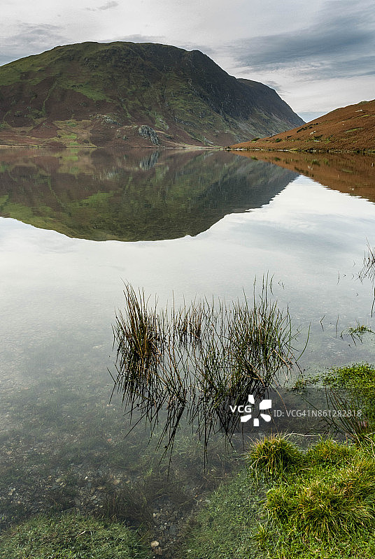 英国湖区，坎布里亚郡，克拉莫克湖的倒影图片素材