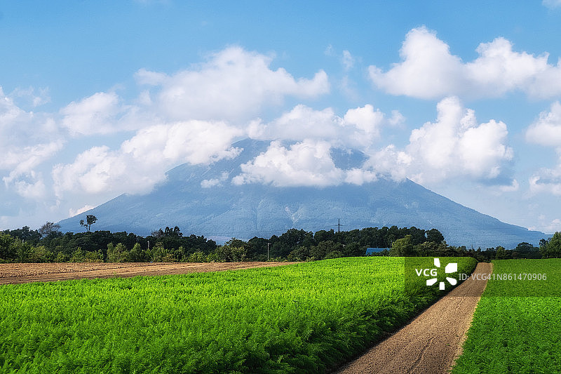 日本北海道支笏洞爷国立公园的羊蹄山图片素材