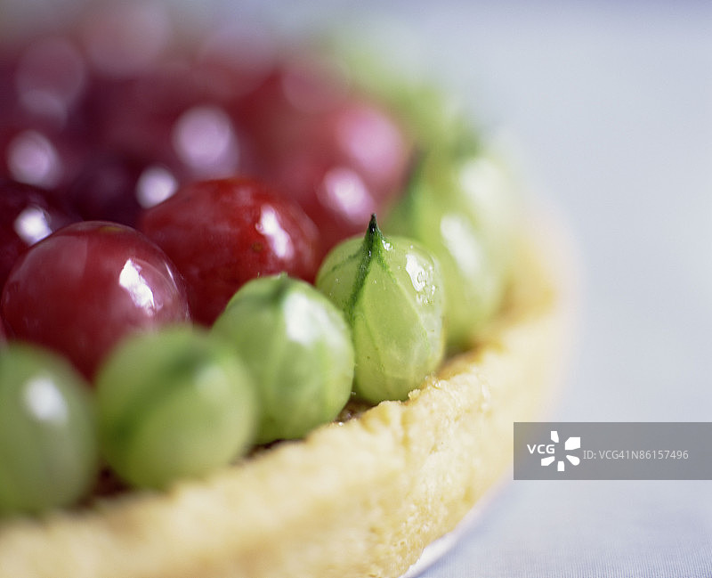 新鲜醋栗葡萄酥皮点心图片素材