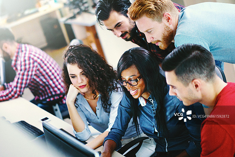 工作中的网页设计师图片素材