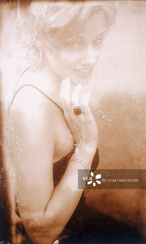 穿着正式服装的女人图片素材