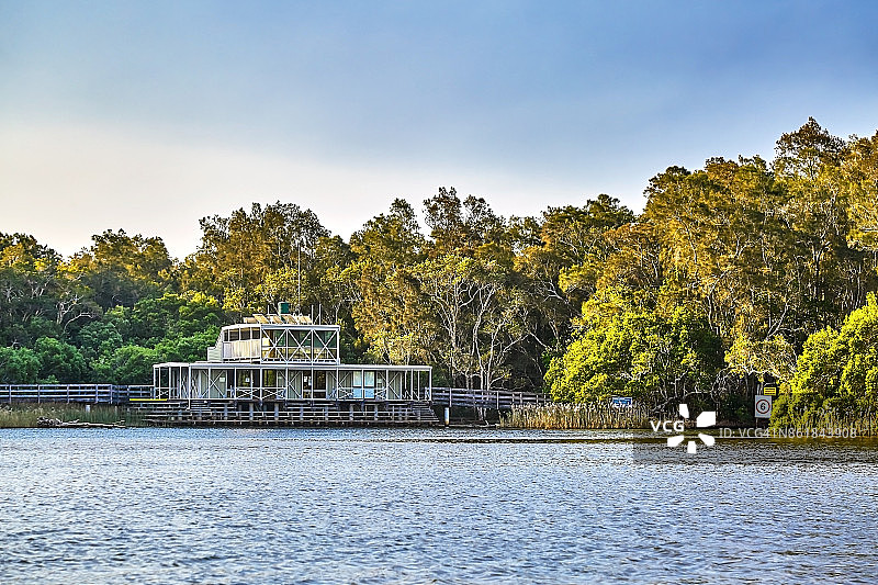 努萨河与努萨沼泽地，位于澳大利亚昆士兰州努萨岬图片素材