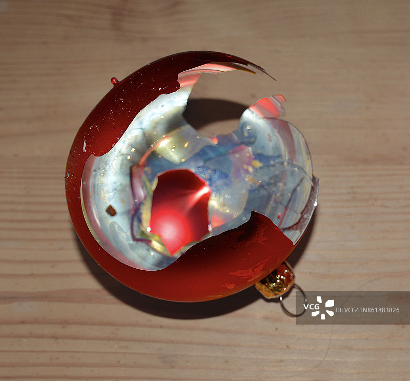 破碎的装饰球图片素材