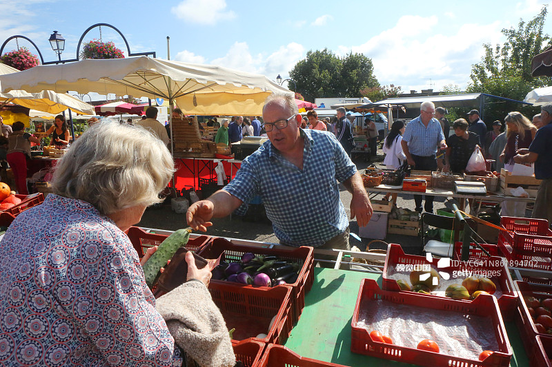 法国古尔东的周六农贸市场图片素材