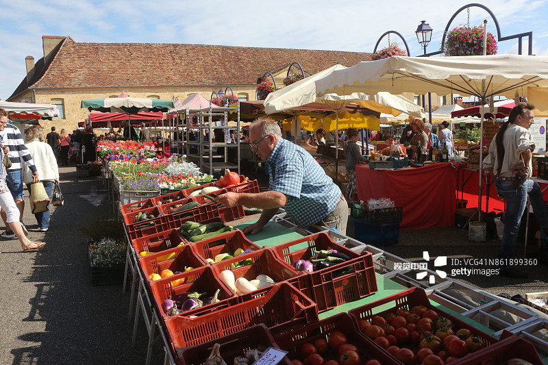 法国古尔东的周六农贸市场图片素材