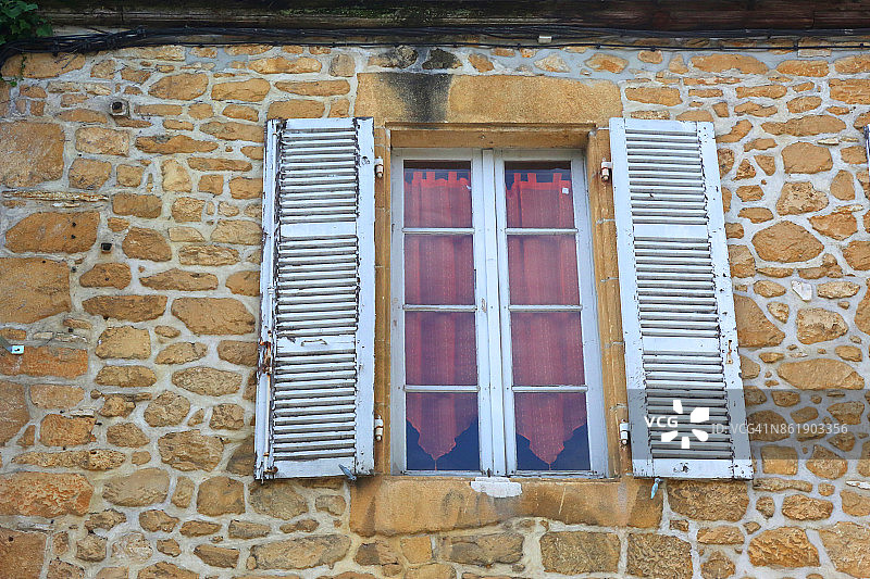 法国洛特省古尔东的旧百叶窗图片素材