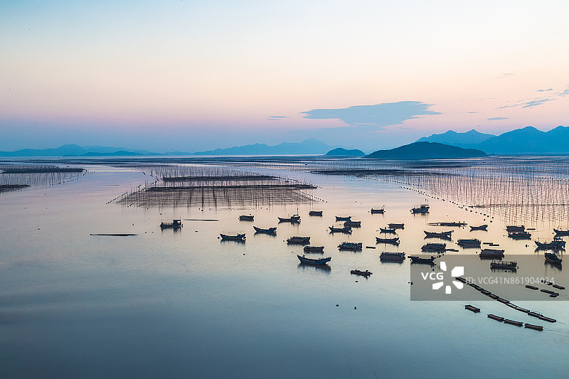 霞浦海边日落与渔船图片素材