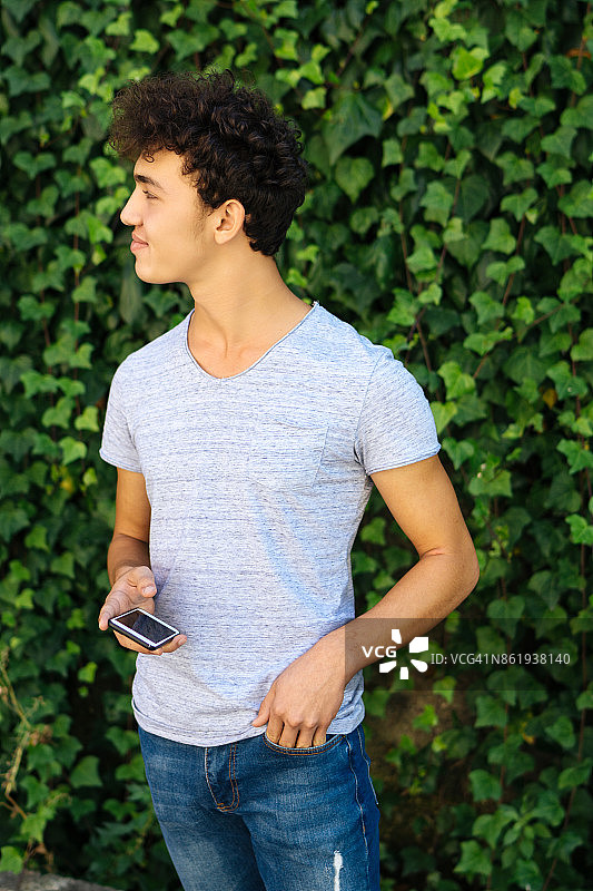 户外时尚青少年男孩图片素材