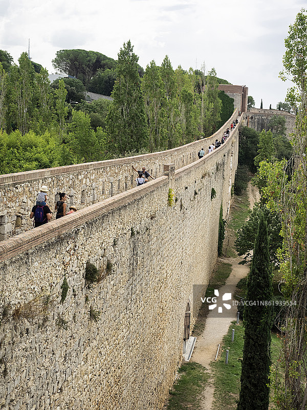 西班牙加泰罗尼亚赫罗纳古城墙全景图片素材