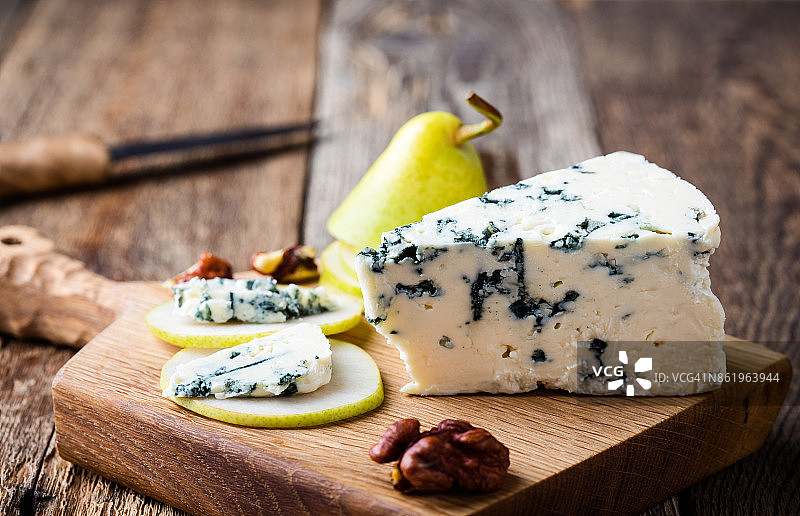 蓝纹奶酪与新鲜梨图片素材