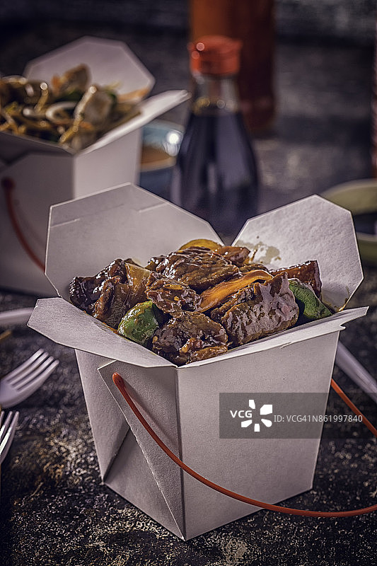 亚裔杂烩配牛肉和香辣宫保鸡丁图片素材