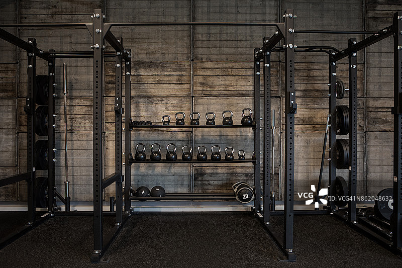健身房内的壶铃图片素材