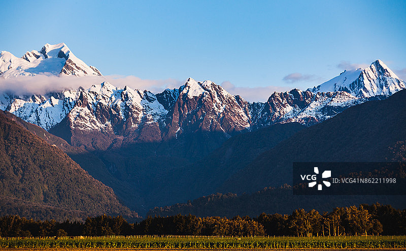 新西兰南岛的库克山/奥拉基山和塔斯曼山背景图片素材