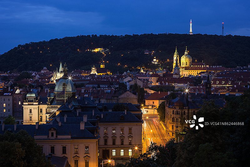 布拉格小城区夜景图片素材