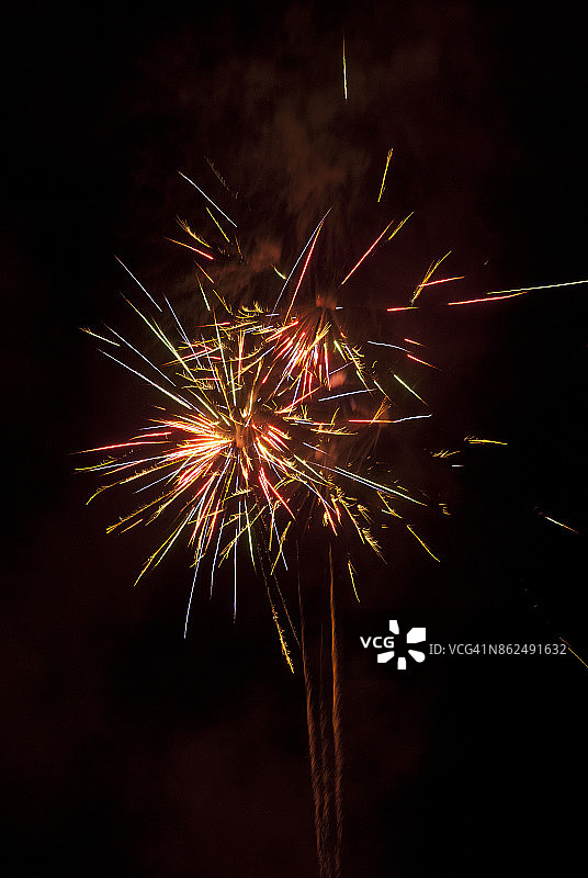 新年夜上空的烟花图片素材
