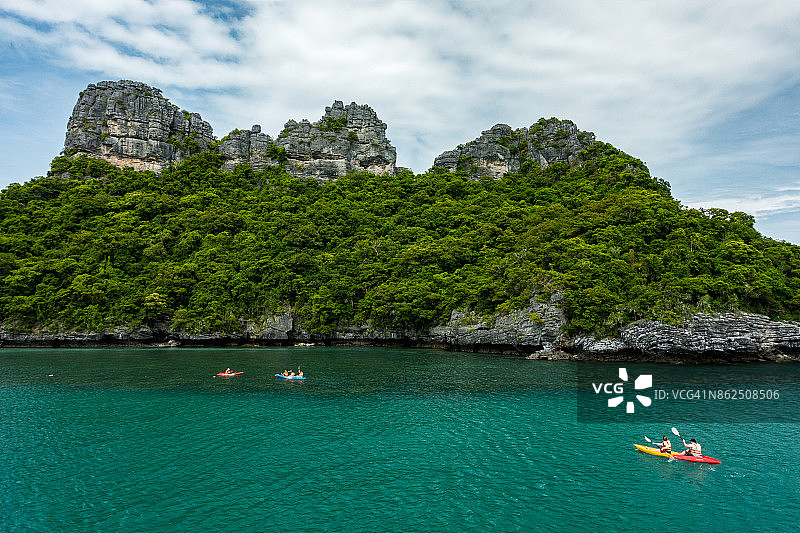 在泰国苏梅岛安通群岛划皮划艇图片素材